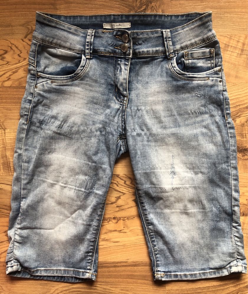 Spodnie jeansowe 3/4 nogawki jasnoniebieski jeans. Rozm M.   MOON GIRL