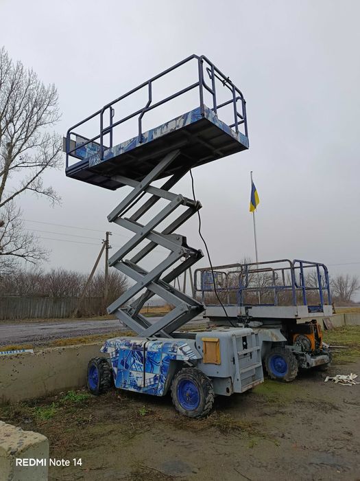 Ножничний подйомник Grove SM3269 оренда