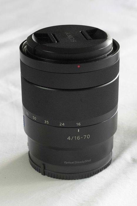 Lente Sony Vario-Tessar T* E 16-70mm f/4 ZA OSS lens