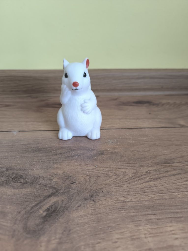 Mała lampka figurka wiewiórka