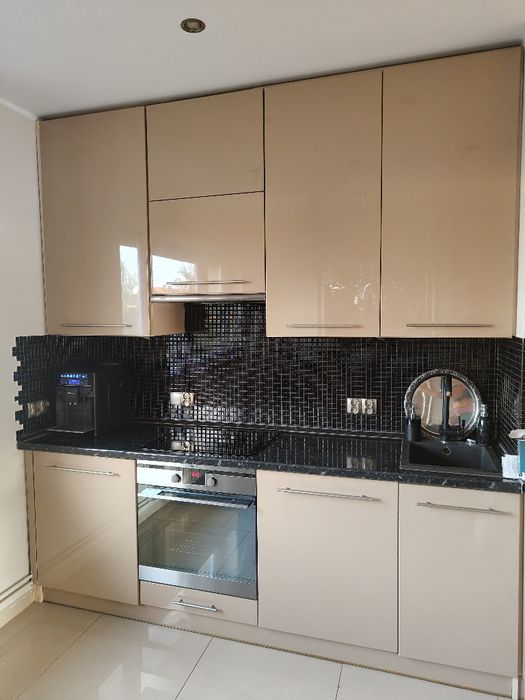 Kuchnia meble 220/ 230 cm + wyspa 75 cm , wys. 250 cm