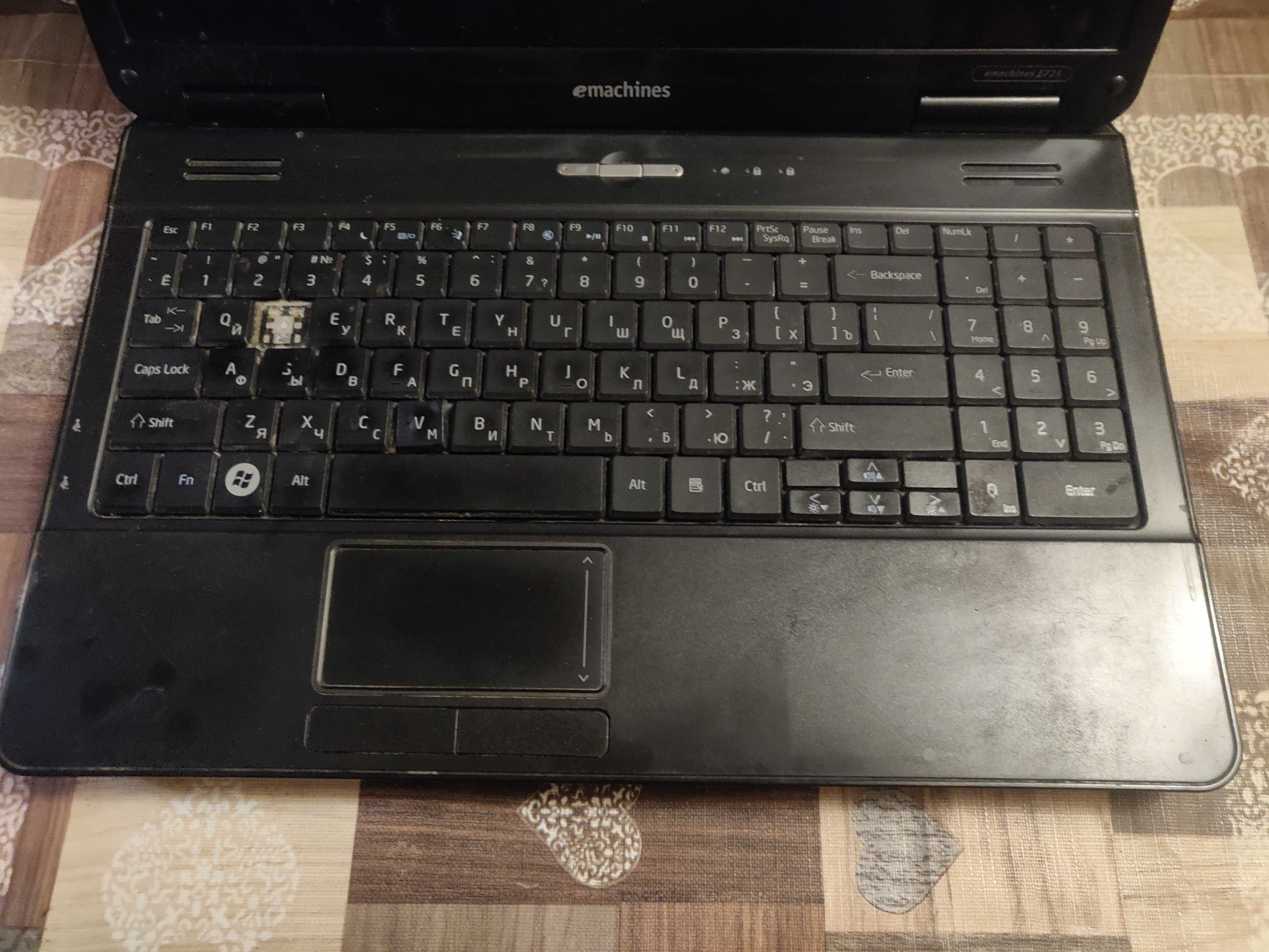 Ноутбук Emahcines e725 pentium T4500