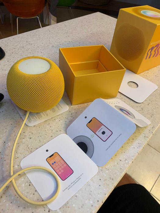 Apple HomePod mini, yellow