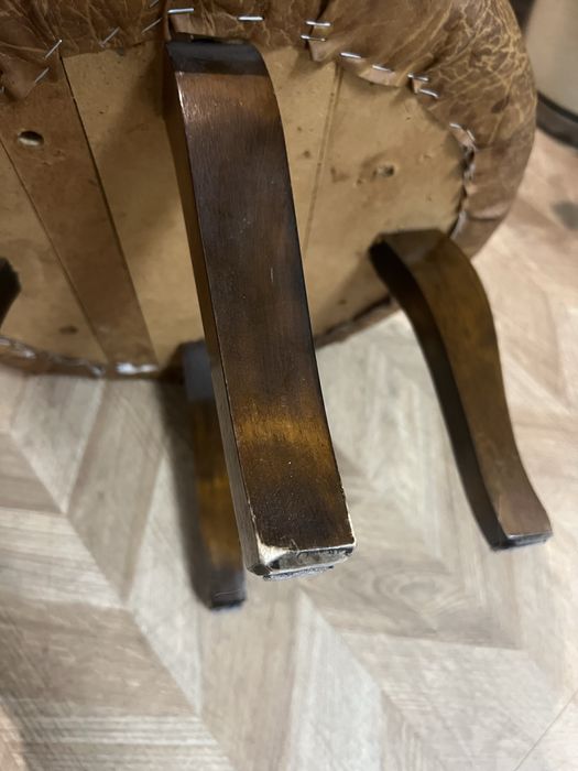 Pufa, stolek ba 4 nozkach