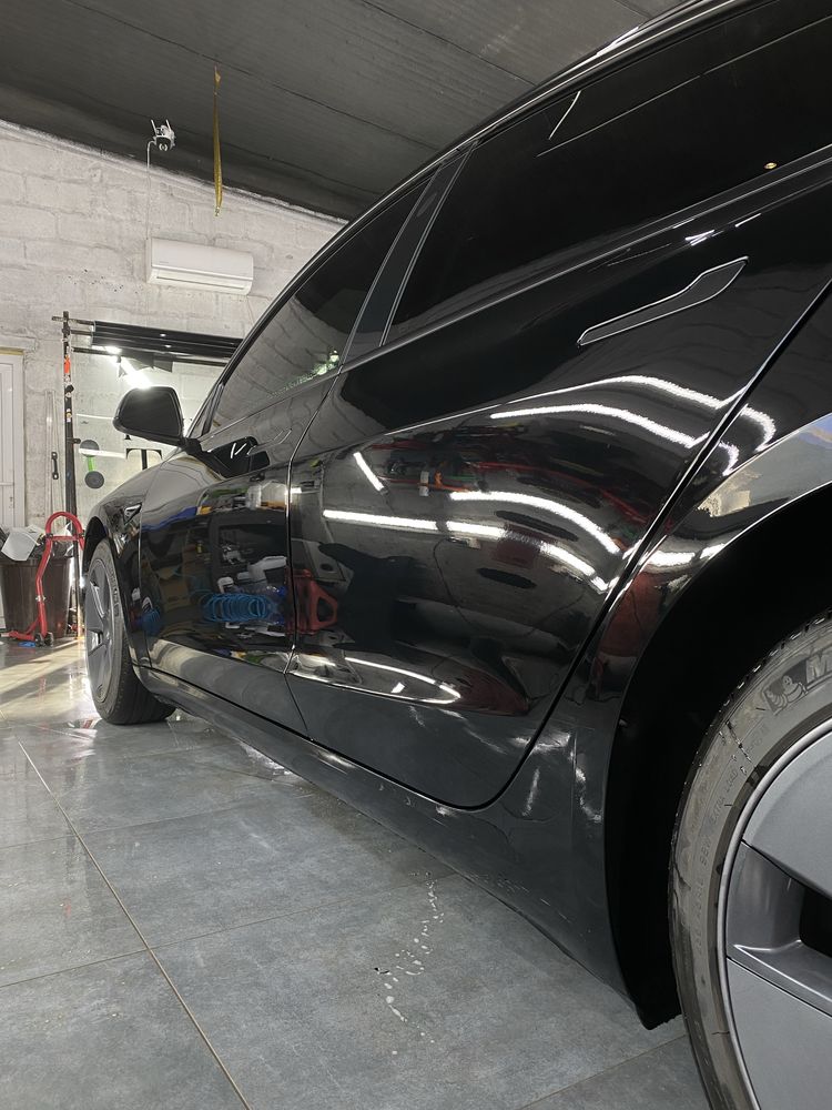 Tesla Model 3 2023 року Rest
