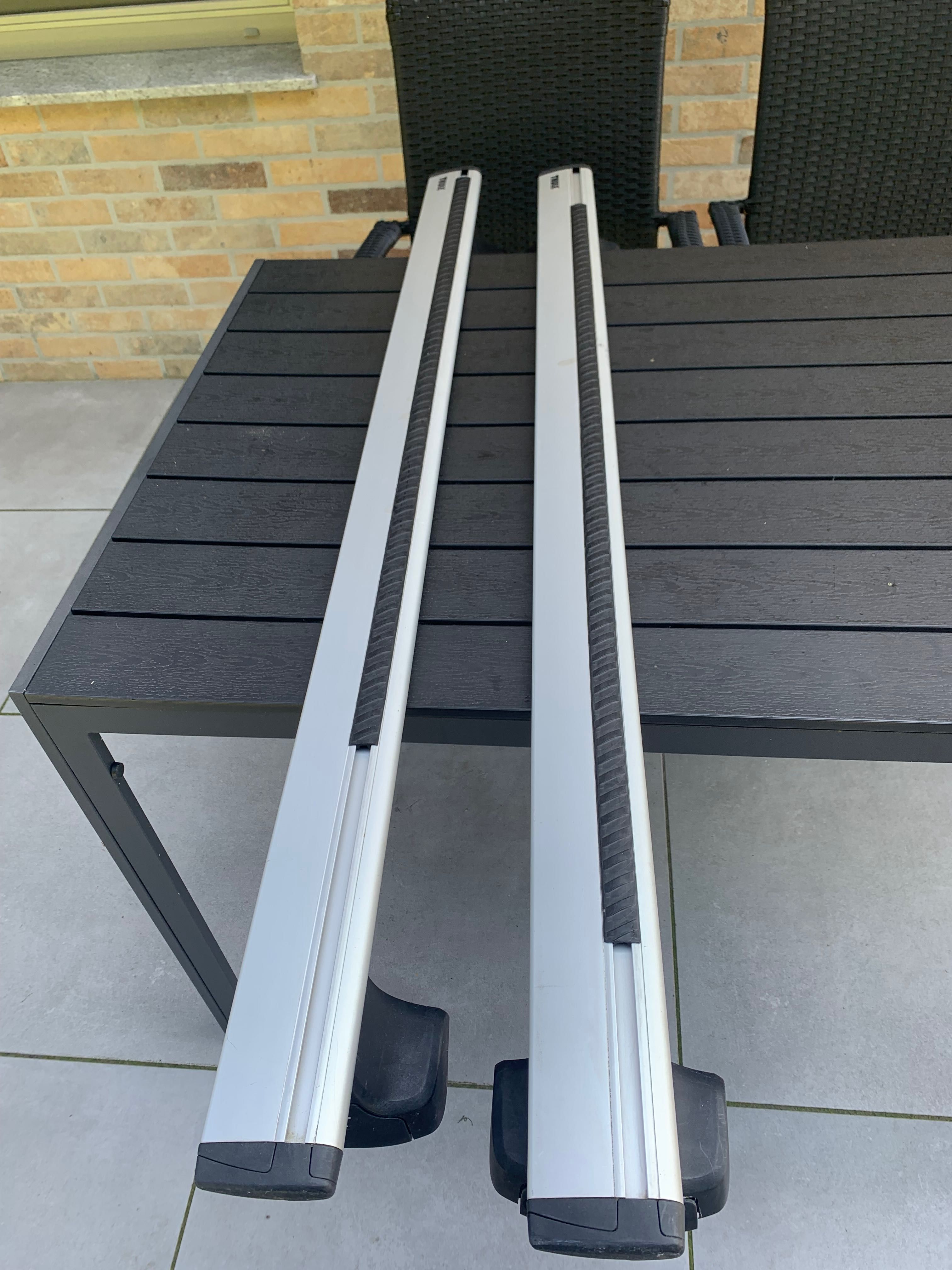 Belki dachowe Thule WingBar + stopy + kit dopasowujący