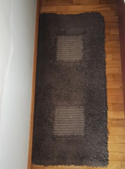 Tapete castanho feito à mão