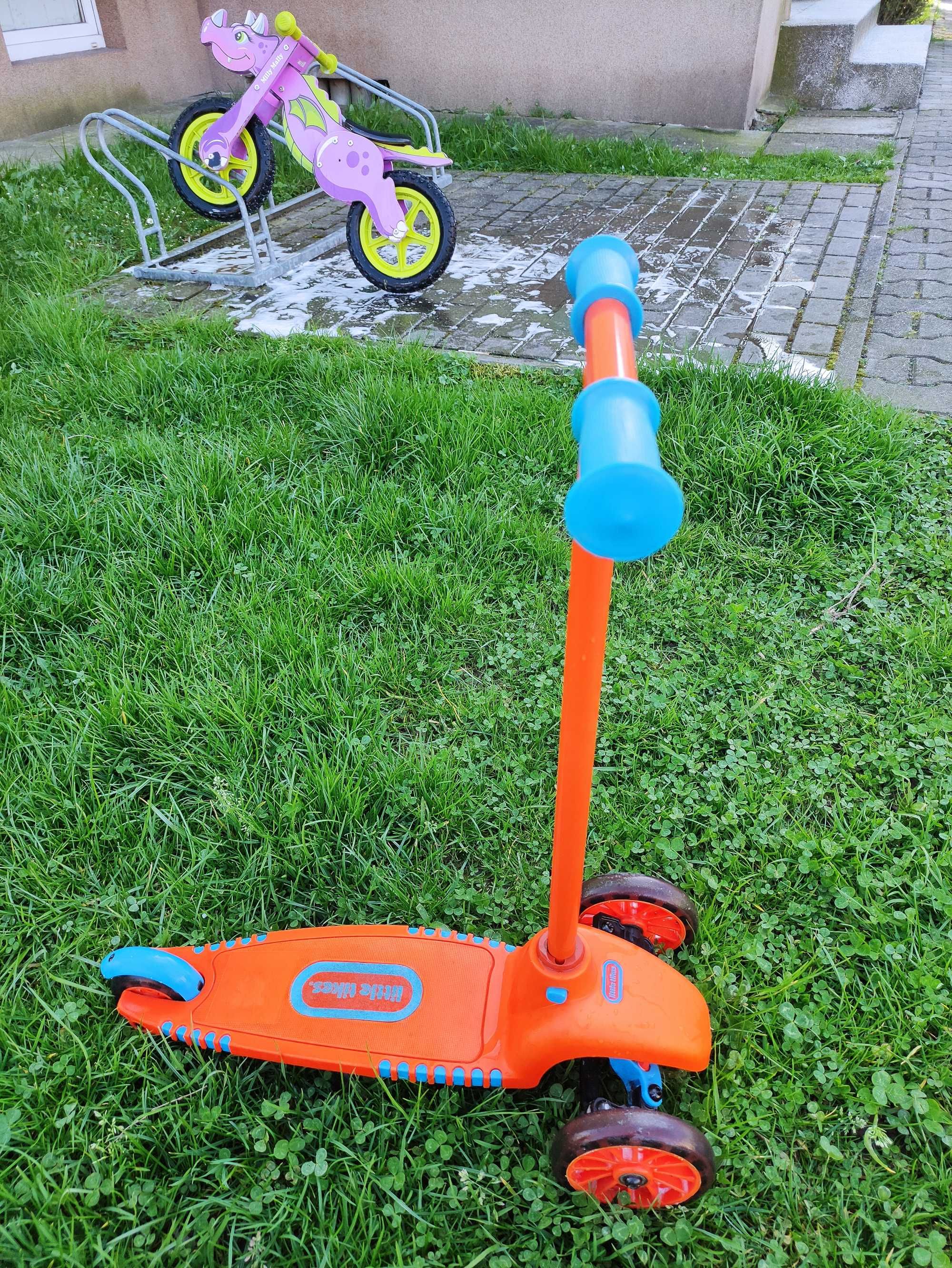 Hulajnoga balansowa trzykołowa little tikes.