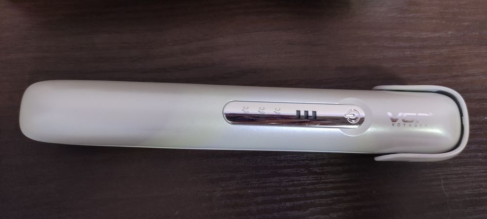 Портативний бездротовий акумуляторний випрямляч-праска для волосся VGR