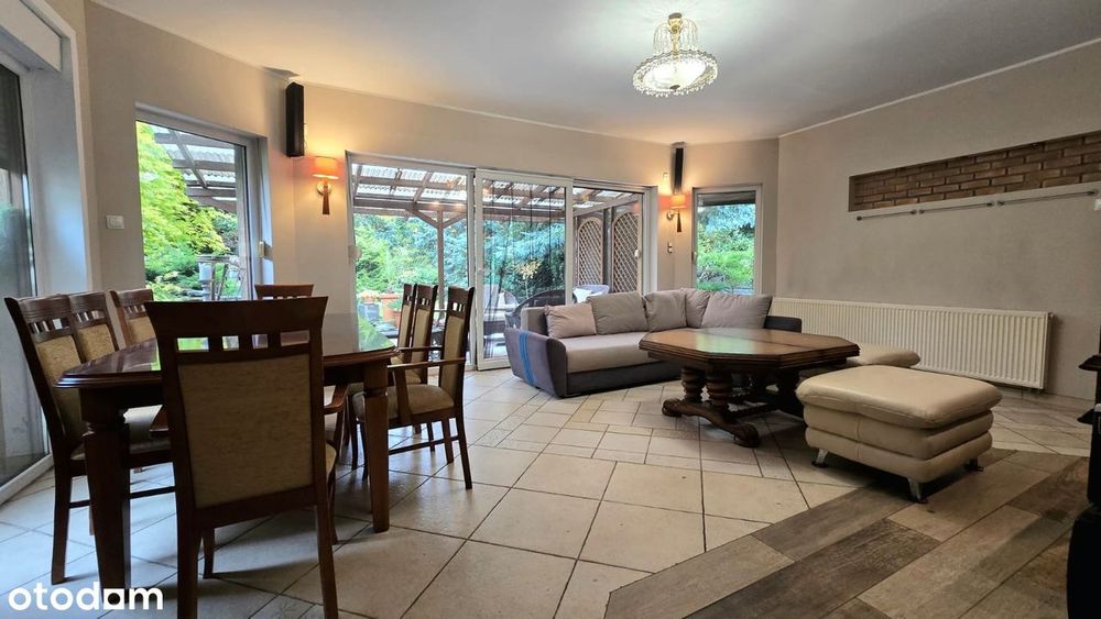 Dom z wyposażony z  ogródkiem