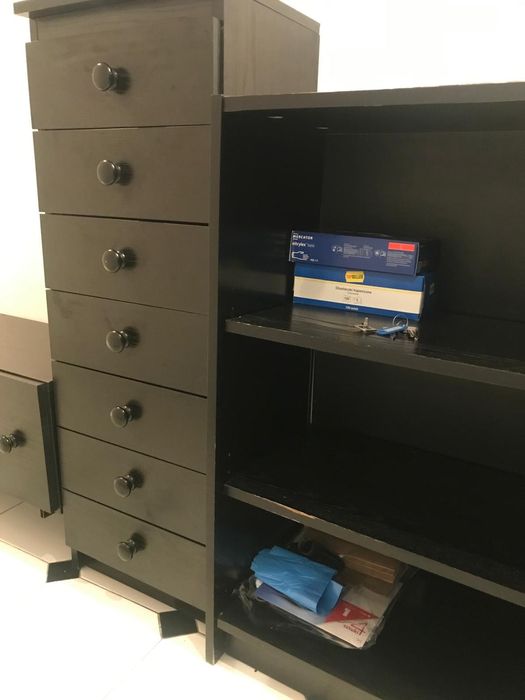 Regał na 7 szuflad i komoda z 3 półkami czarna okleina