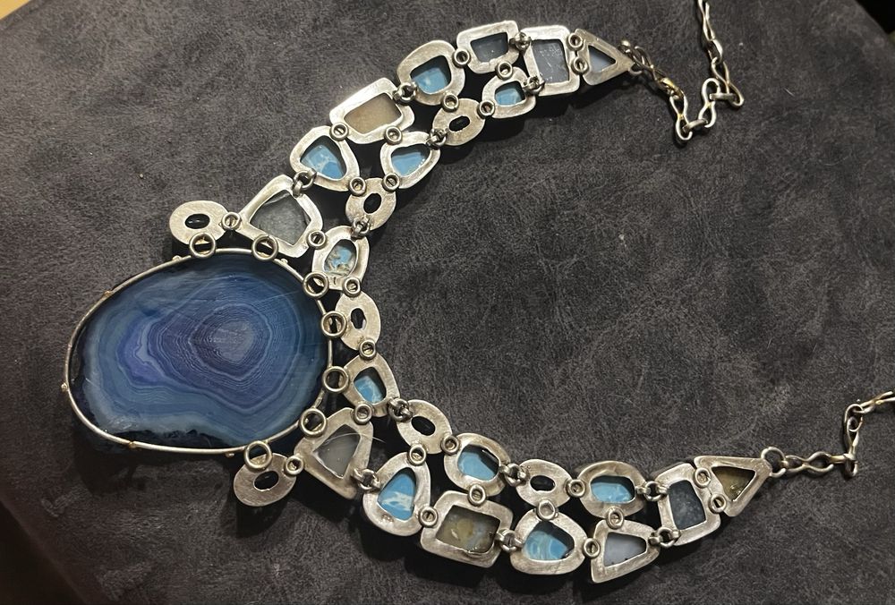 Продам колье серебро м натуральными камнями