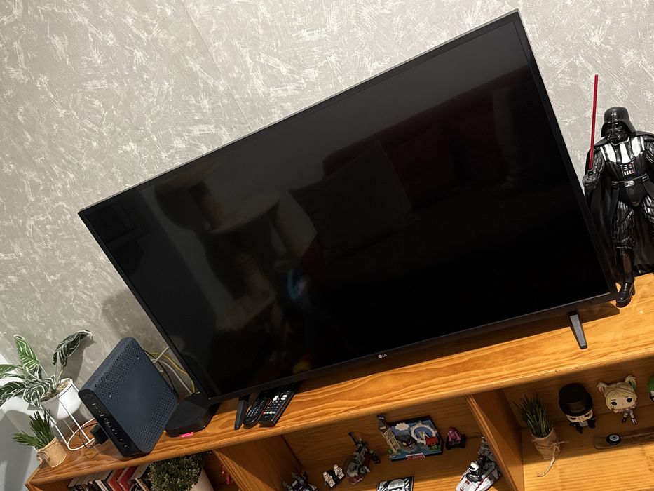 TV LG 43” smart.