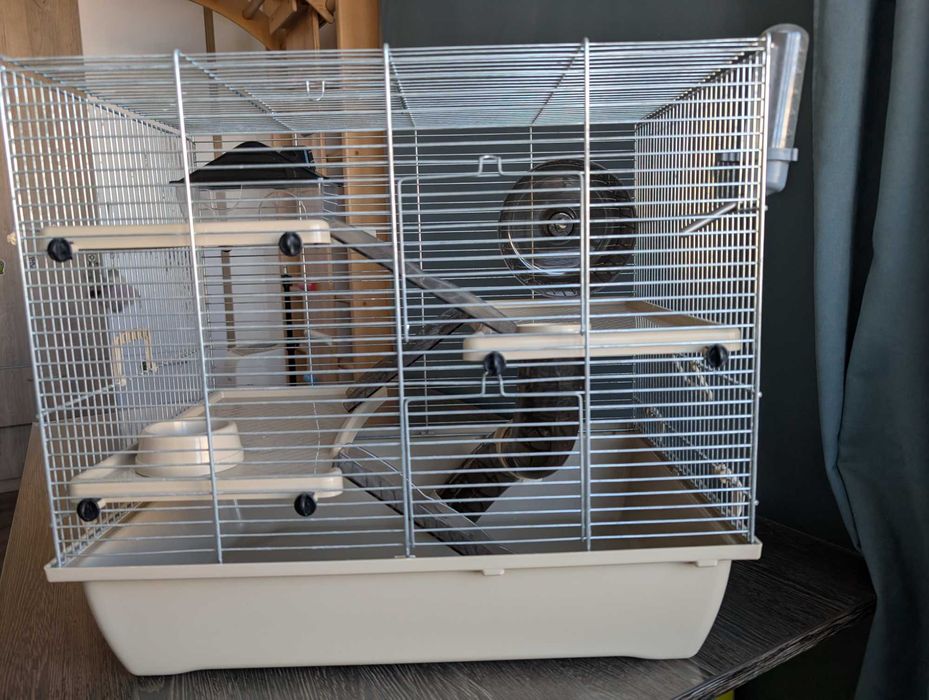 Простора клітка для хом'яка на три поверхи