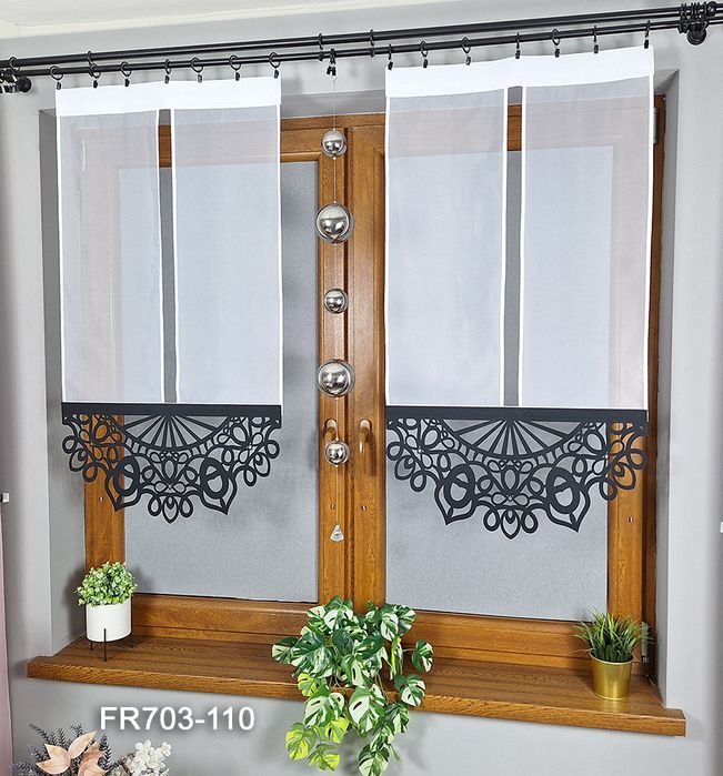 Firany Panelowe – Zestaw 2 Paneli Z Czarnym Ażurem – Fr703 - 110Cm