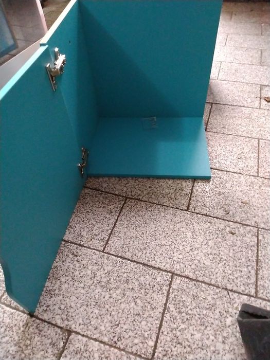 gavetas e portas para estante de cubos (tudo faço 20€ )