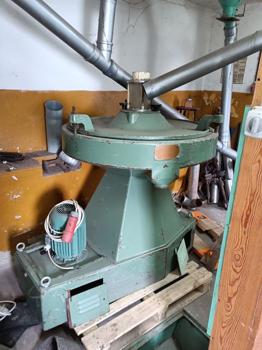 Obluskiwacz pionowy Ekonos Łuskarka Młyn do kaszy  Odkamieniacz