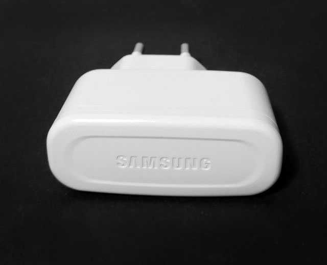 Samsung AD5055 ładowarka sieciowa 100V-240V 550mA oryginał