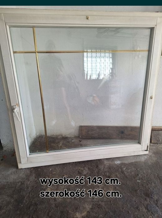 Okno drewniane ze szprosem