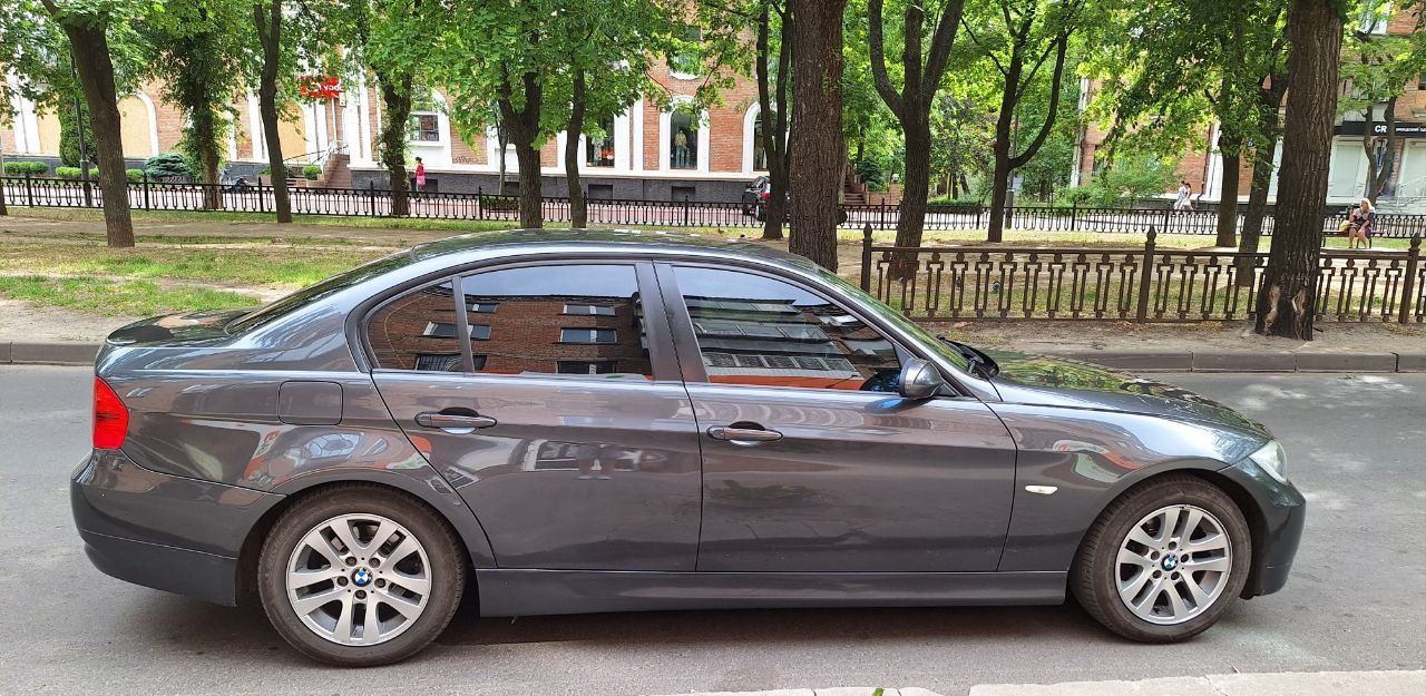 Продам БМВ е90 320 2.0 (150к.с)