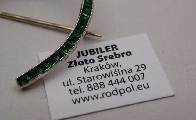 Antyczna srebrna broszka podkowa zielone szmaragdowe kamienie.