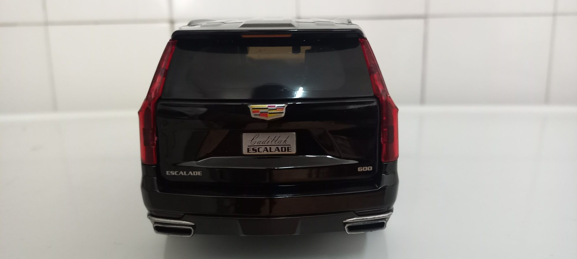Cadillac Escalade ESV esc 1/24