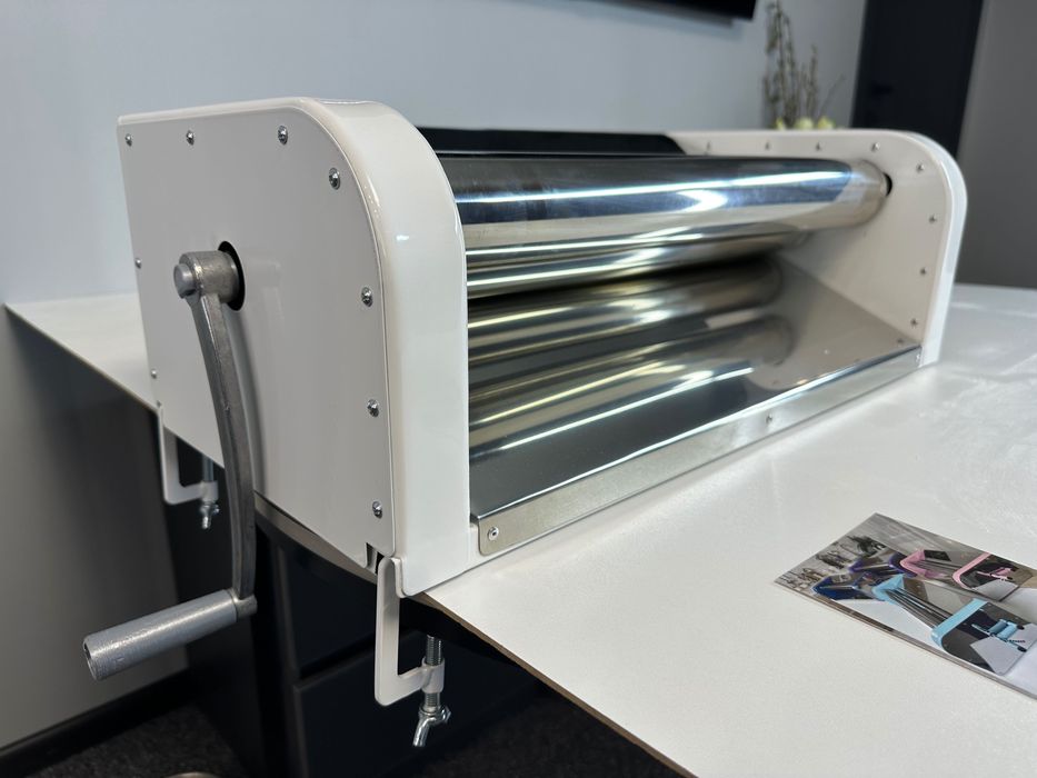 Ручная тісторозкатка