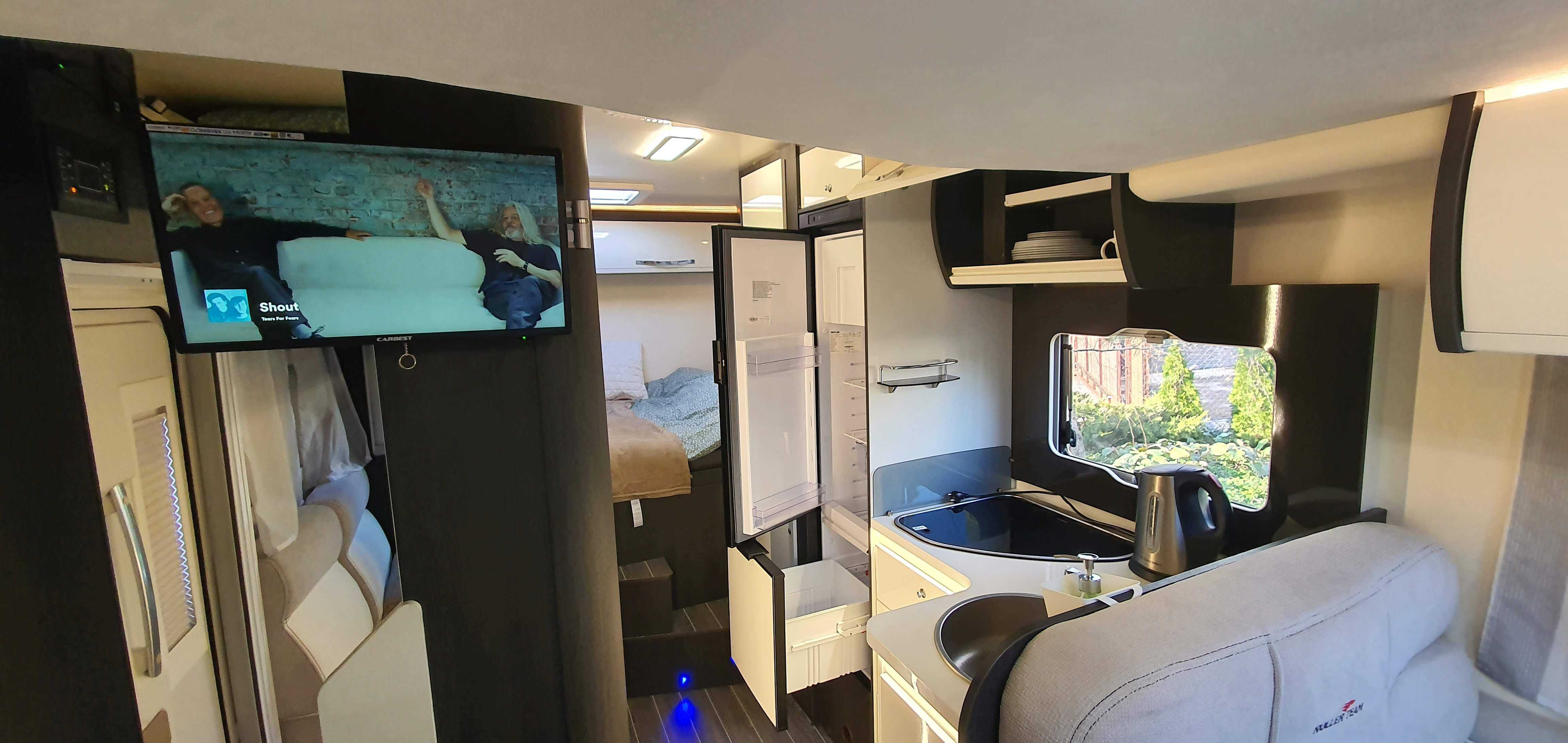 Nowy Luxusowy Kamper Automat wynajem Łódź camper klima 2021