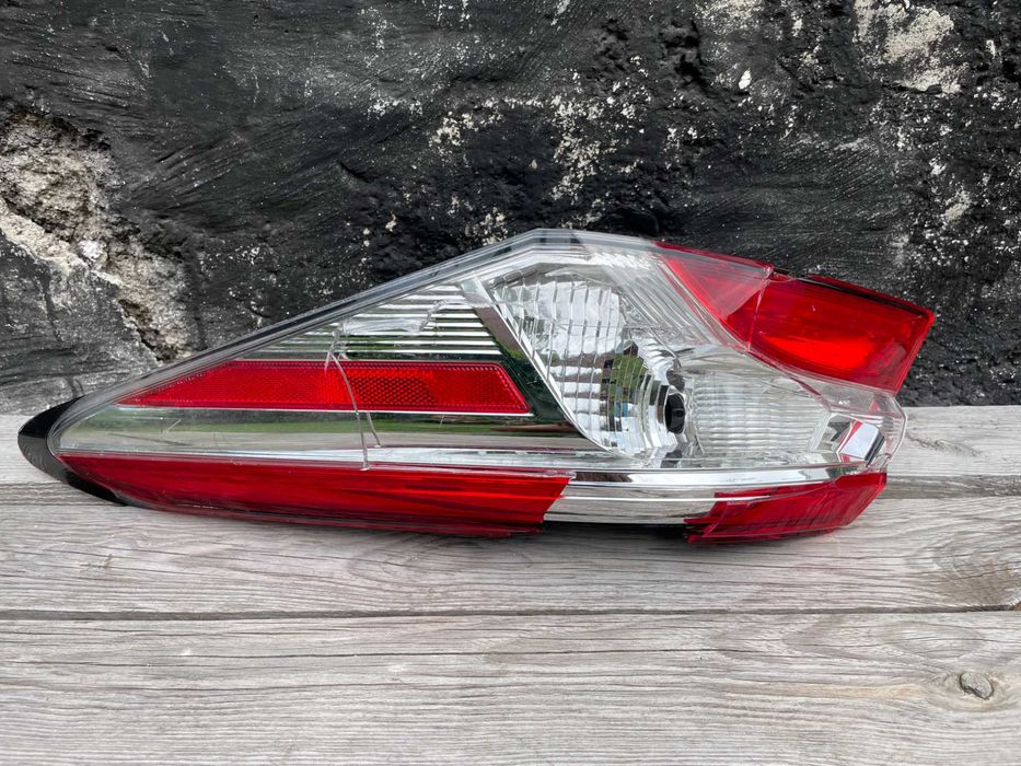 Задняя фара Toyota Camry 70 USA