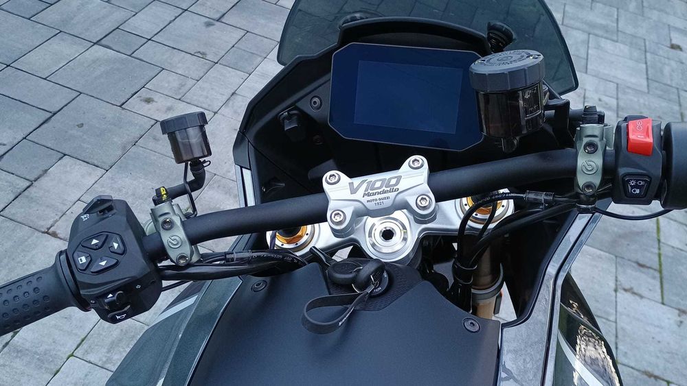 MOTO GUZZI V100 S MANDELLO 2024 kufry ohlins stelvio v85tt multistrada