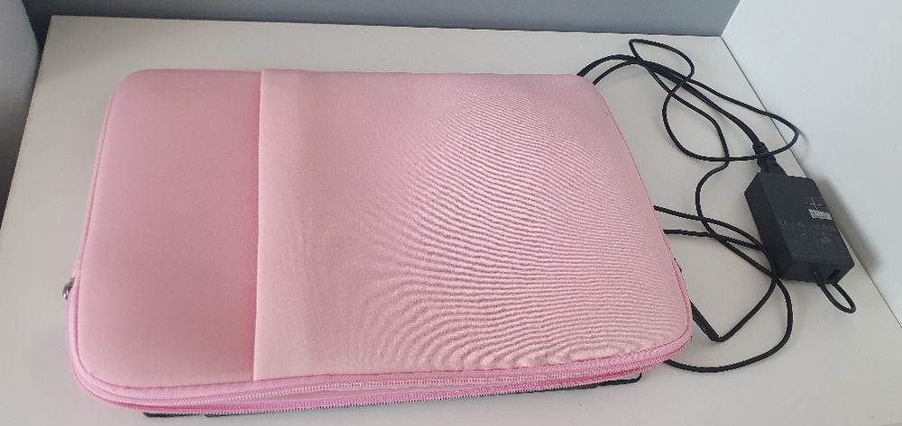 Laptop surface używany