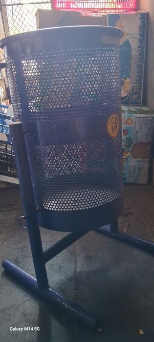 Уличные мусорные ведра