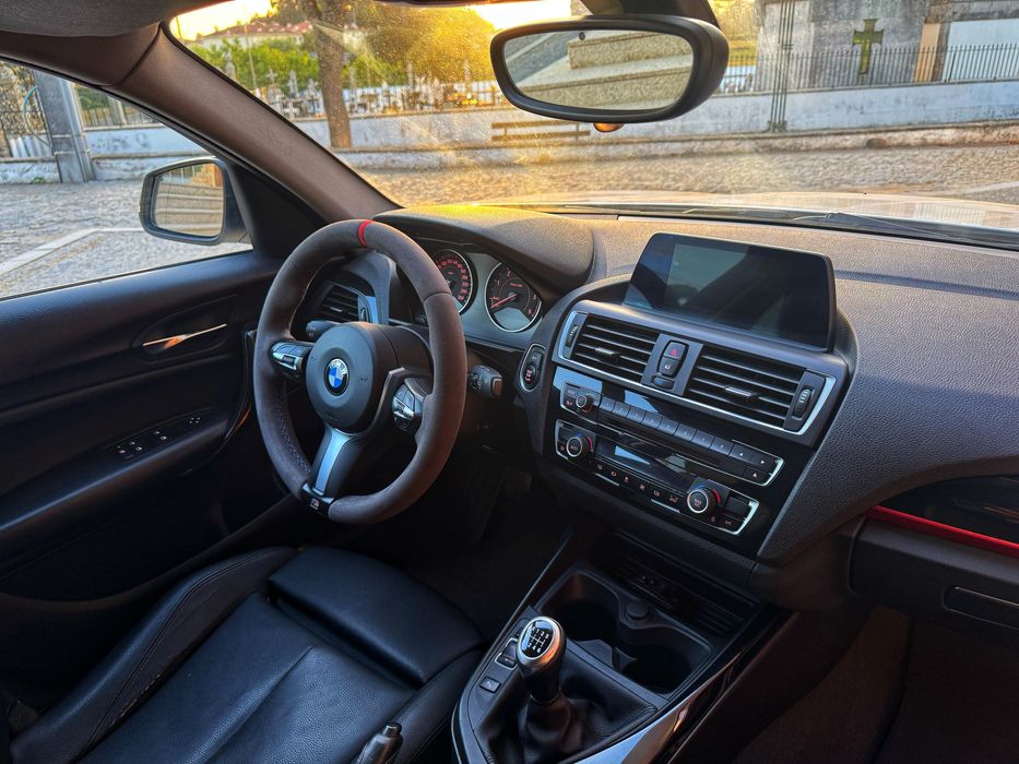 BMW 116d Sport Line - Desde 245€ Mês