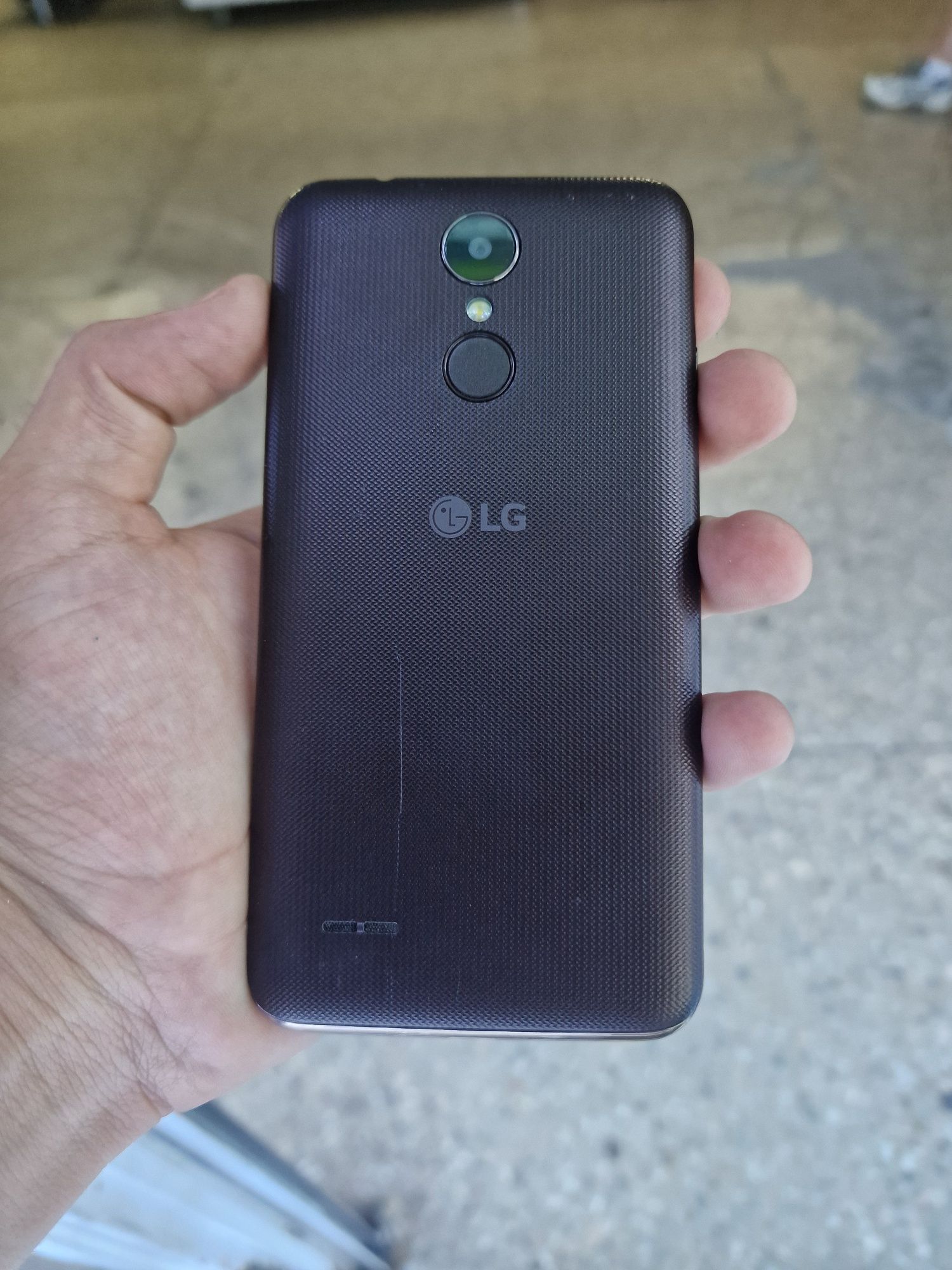LG-X230 телефон сенсорний