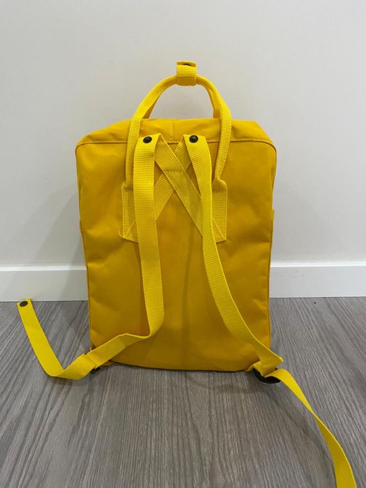 Mochila Fjällräven Kanken amarela nova