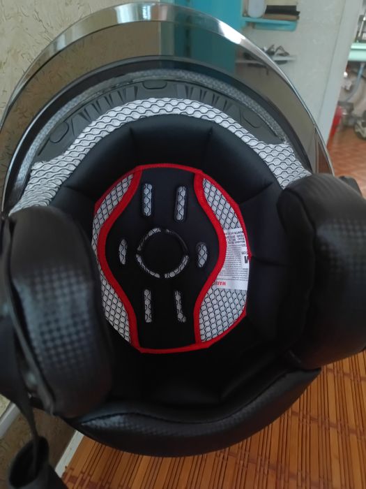 Продам  шлем полулицевик карбон ( новый) 56 рамер ( с очками и визор)