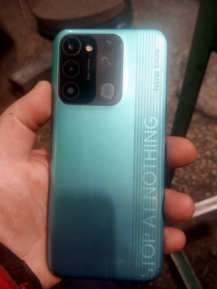 Tecno spark 8c 4/128