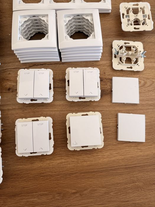 Conjunto de Switches, tomadas e Espelhos Efapel