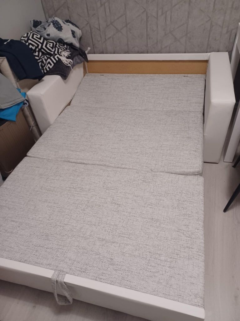 Sofa 2 osobowa biała rozkładana