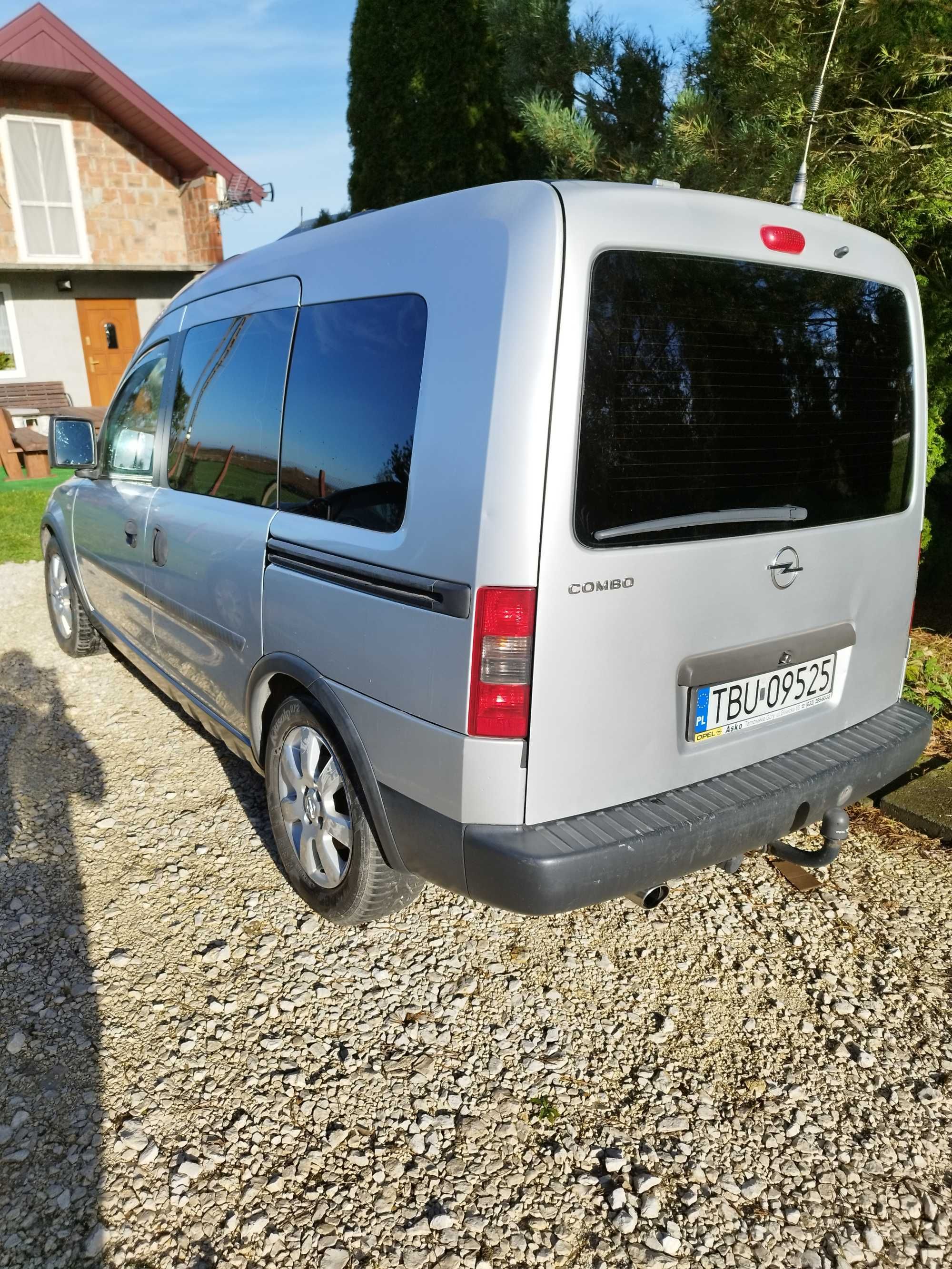 Opel Combo C Arizona 5 Osób 2007r. Hak Alu felgi 1.4 16V 90KM Prywatne