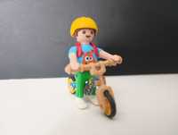 Playmobil 4 minifigurki chłopiec na rowerze, nastolatek, skrzat, kotek