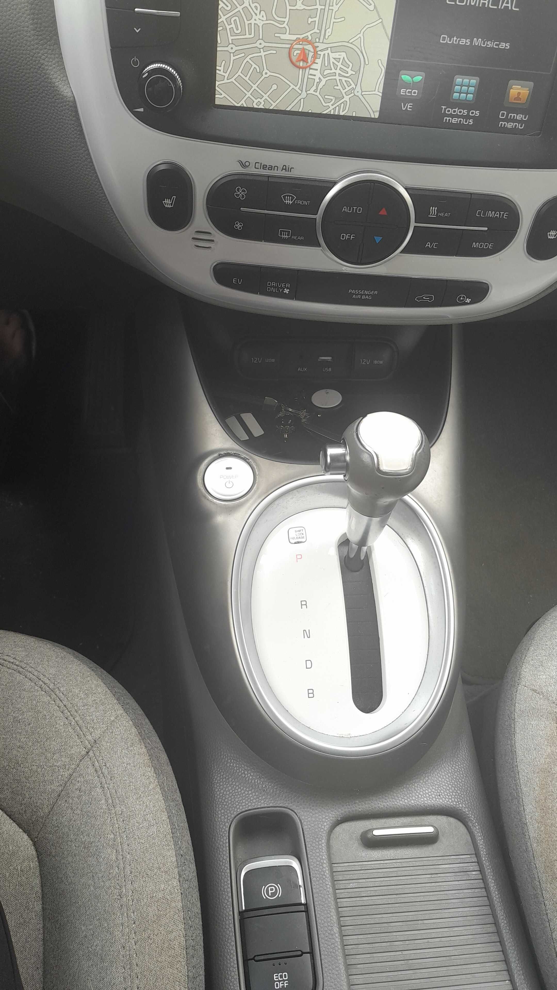 Carro eléctrico muito bem estimado,como novo!!!