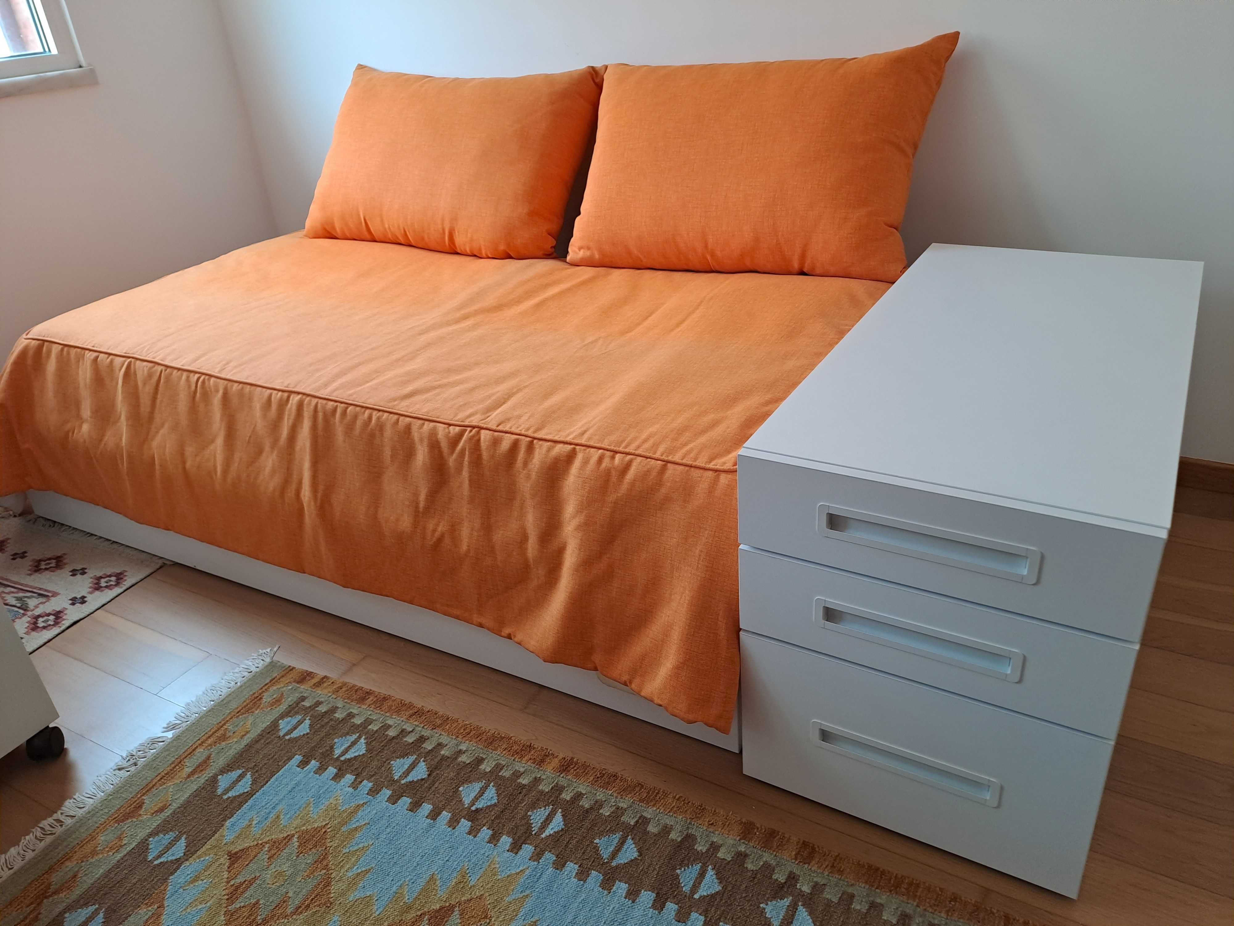 Cama solteiro c/ cama-gavetão + colchões e módulo gavetas - novo