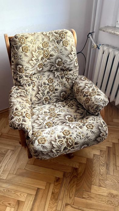 Dwa fotele vinted z drewnianą ramą