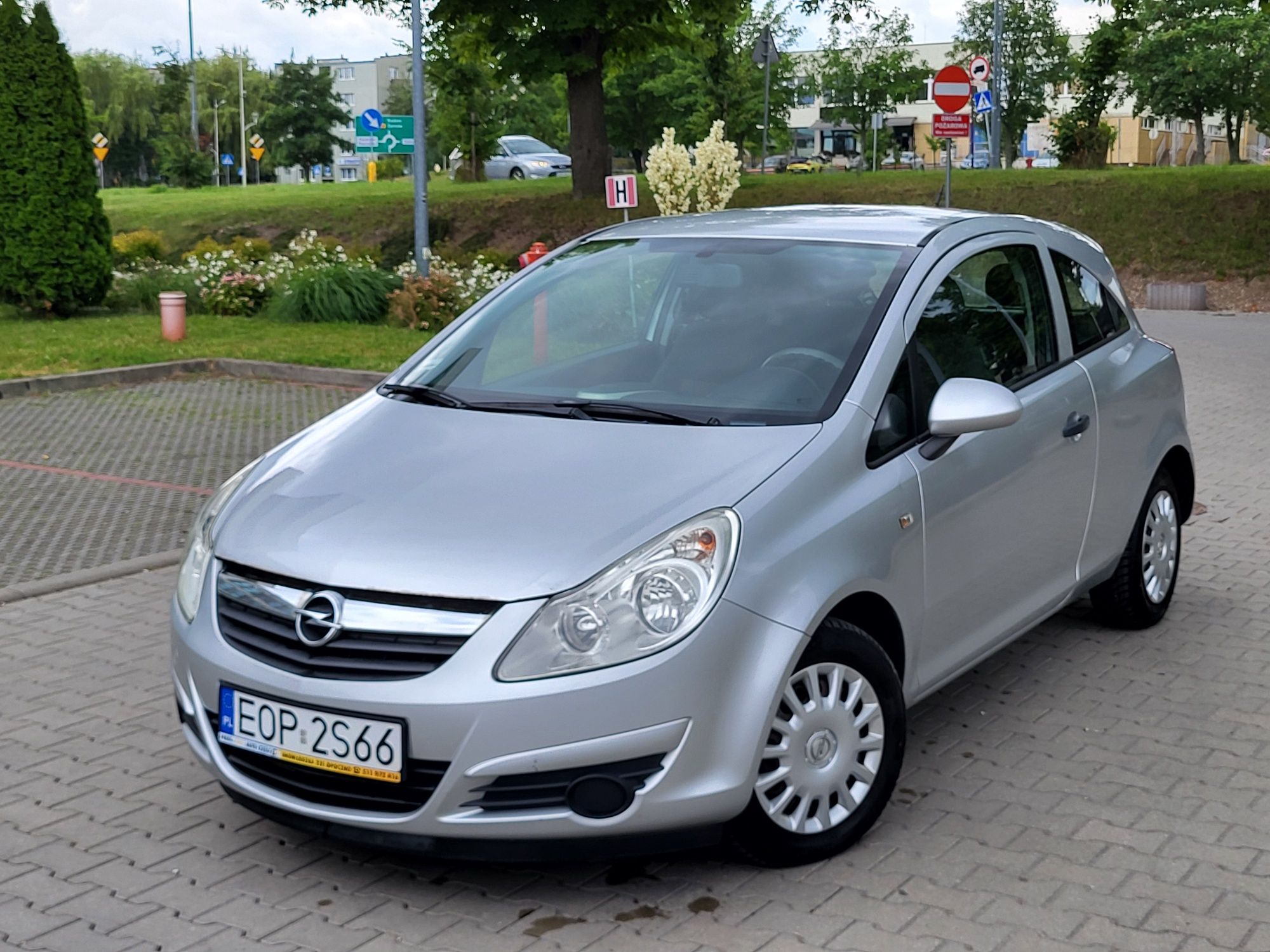 Opel corsa D 1.0 sprawna klima przebieg 180tys km