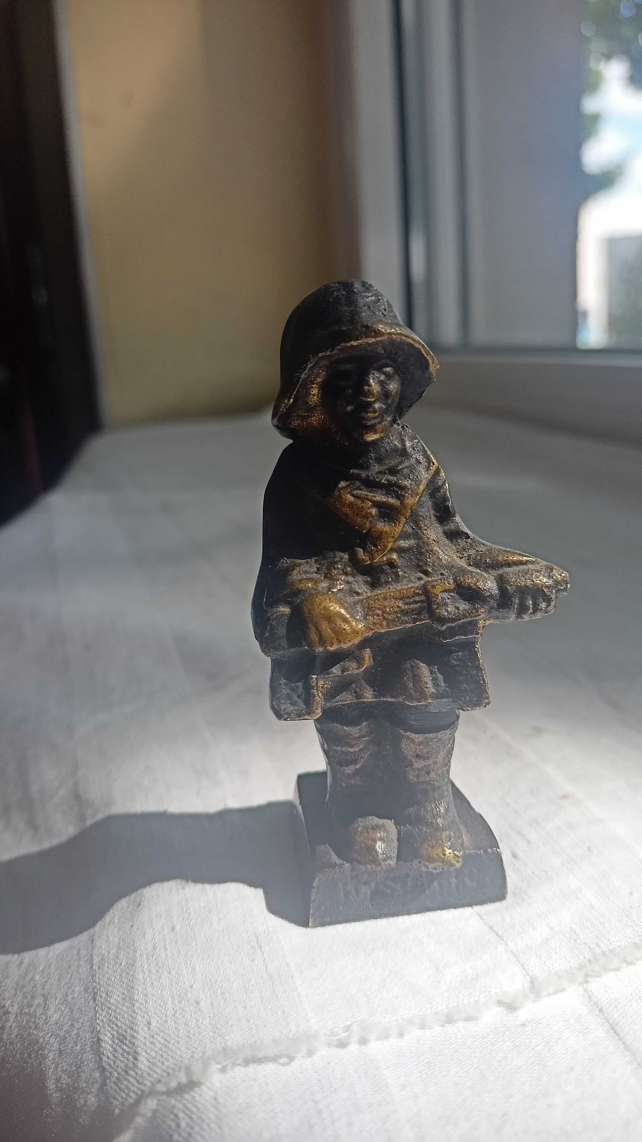 Wysyłka 0 Figurka Małego Powstańca brąz projekt Jerzy Jarnuszkiewicz