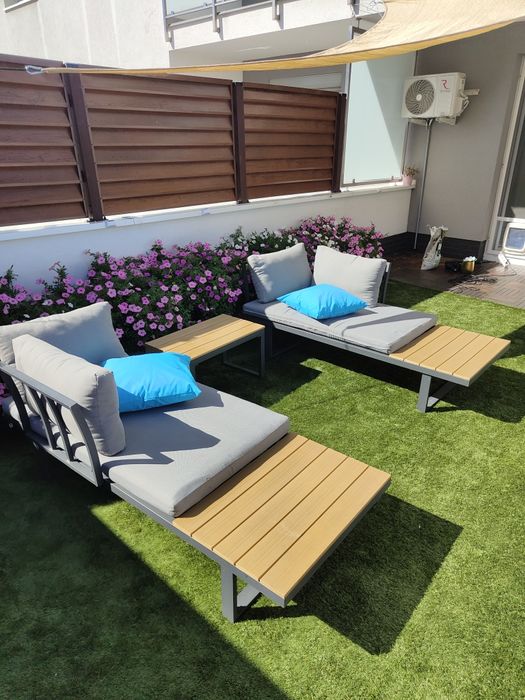 Zestaw mebli ogrodowych, dwie leżanki + stolik