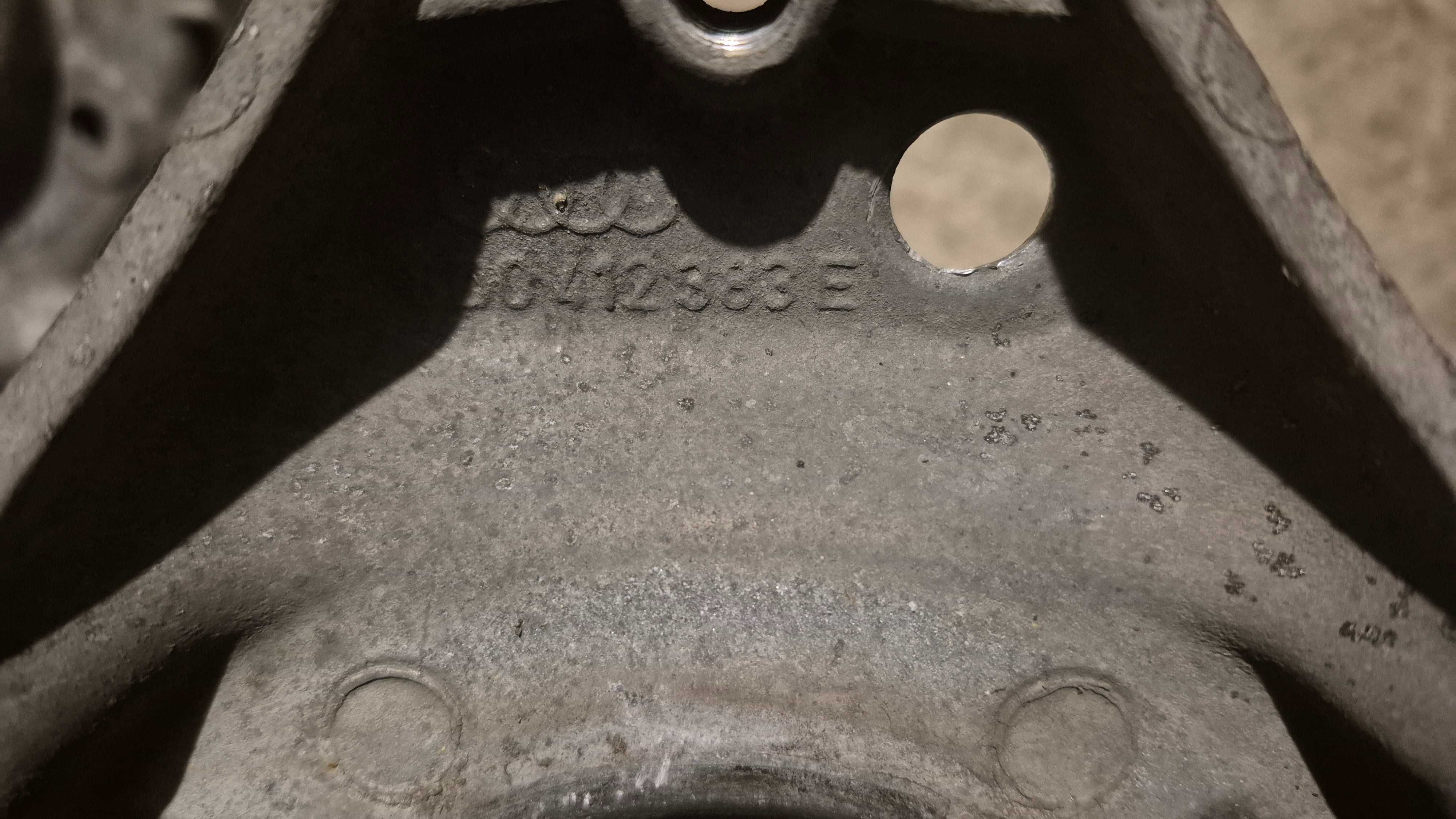 AUDI A4 B5/A6 C5/PASSAT B5 - Topo Amortecedor Alumínio 8D0,412,383E