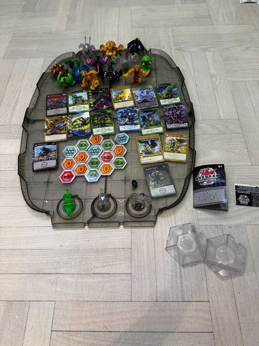 mapa do bitwy bakugan + same figurki bakugan