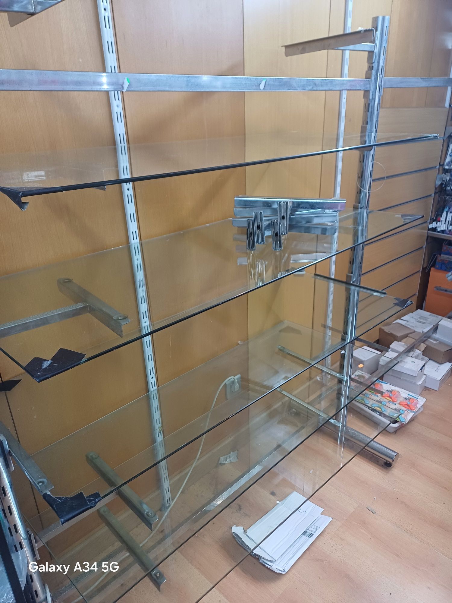 Shelves / Prateleiras /